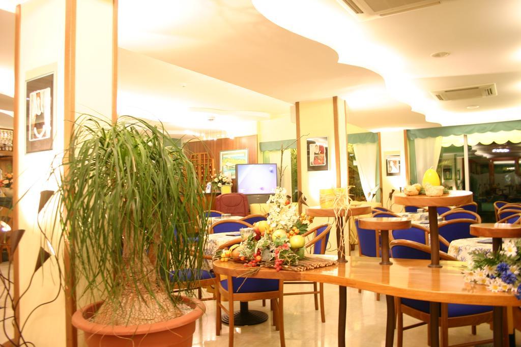 Hotel Al Prater Линьяно-Саббьядоро Экстерьер фото
