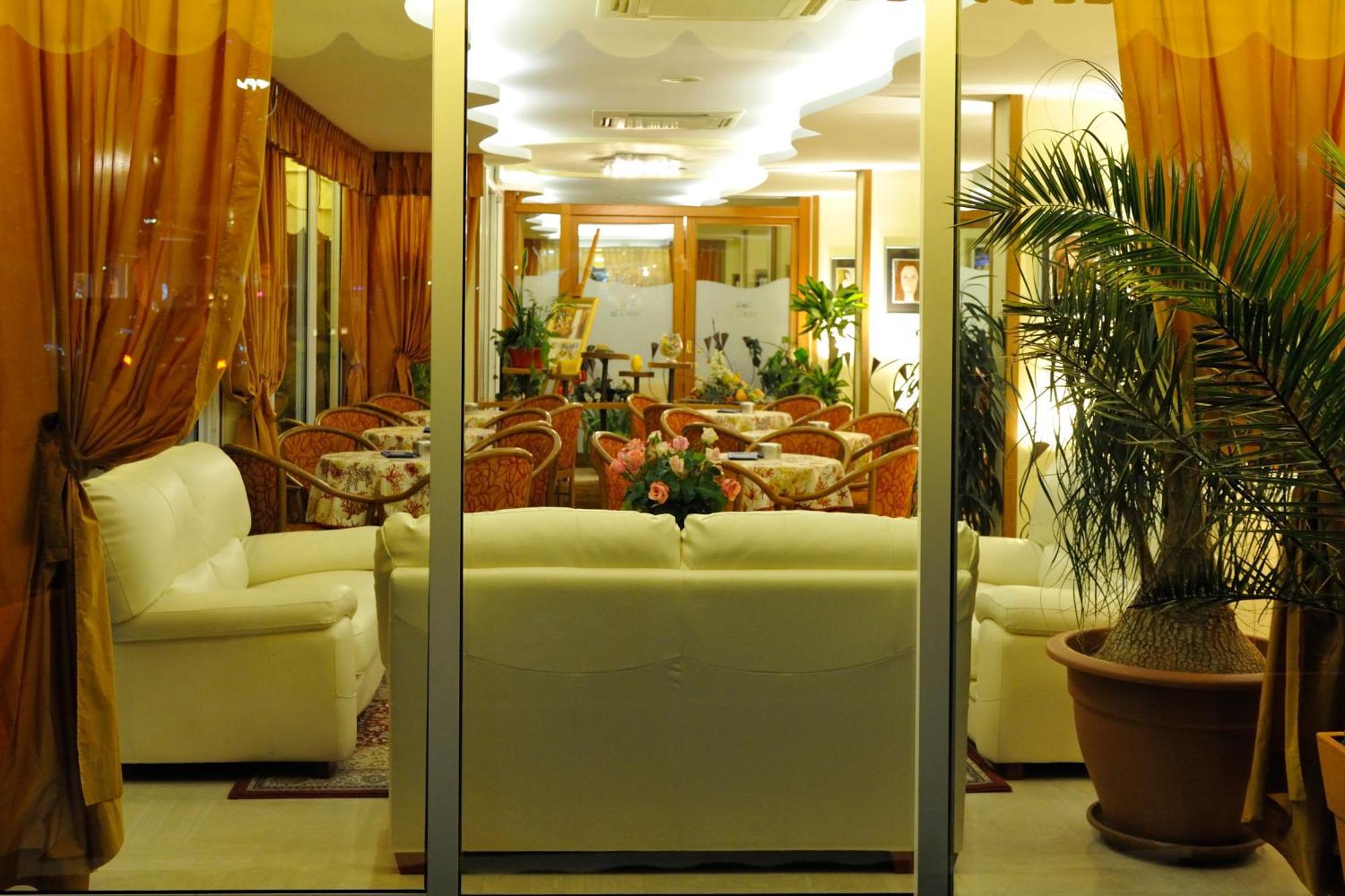 Hotel Al Prater Линьяно-Саббьядоро Экстерьер фото