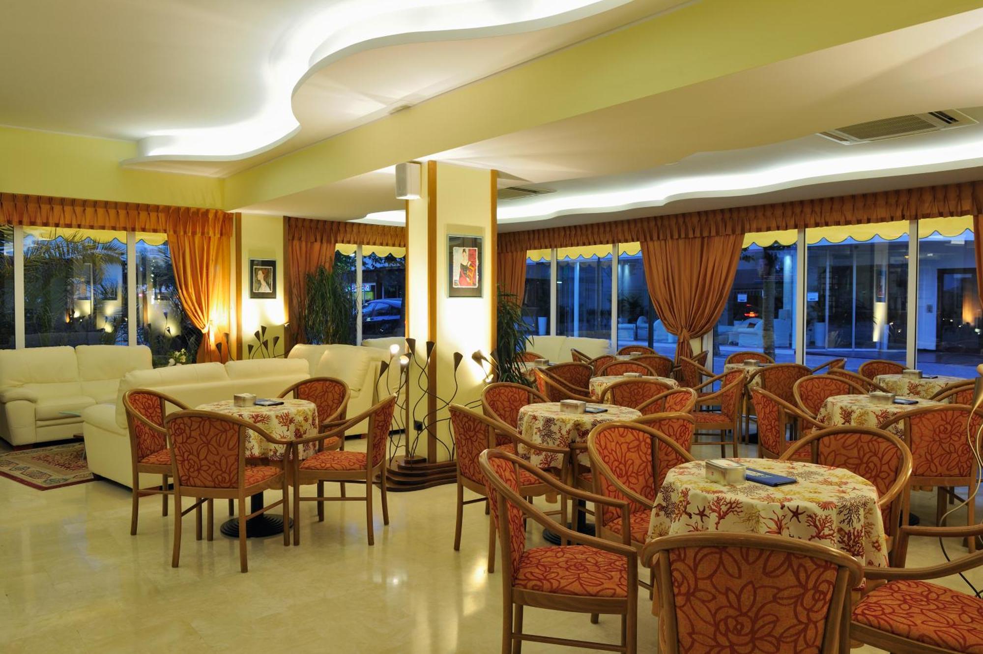 Hotel Al Prater Линьяно-Саббьядоро Экстерьер фото