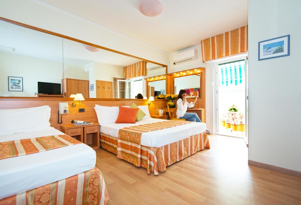 Hotel Al Prater Линьяно-Саббьядоро Экстерьер фото