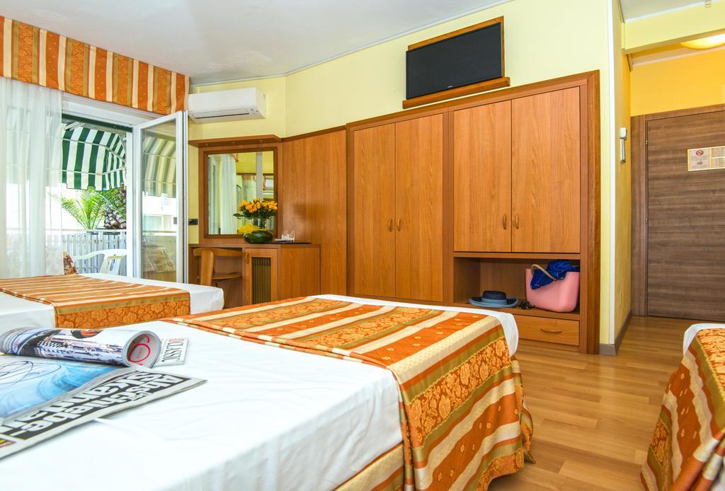 Hotel Al Prater Линьяно-Саббьядоро Экстерьер фото