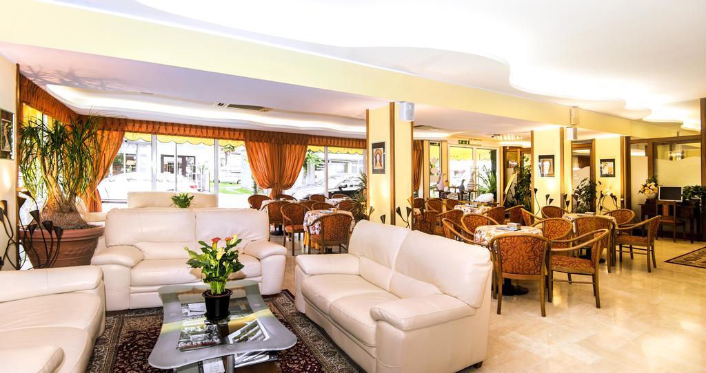 Hotel Al Prater Линьяно-Саббьядоро Экстерьер фото