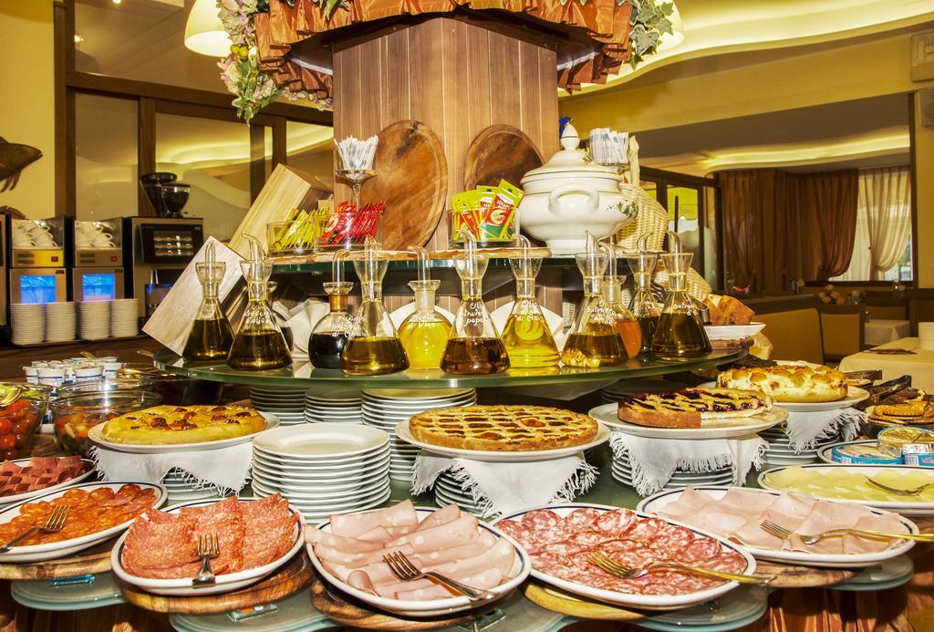 Hotel Al Prater Линьяно-Саббьядоро Экстерьер фото